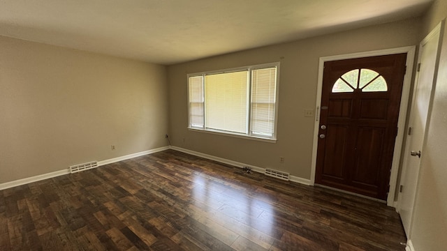 2315 Meadowbrook Rd NW, Roanoke, VA 24017 - foyer with dark wood-style floors and baseboards