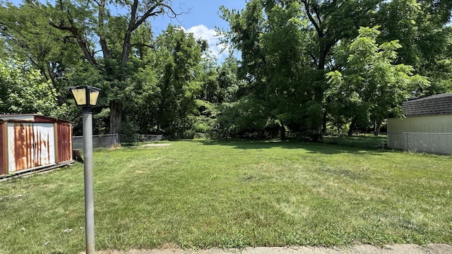 2315 Meadowbrook Rd NW, Roanoke, VA 24017 - view of yard featuring a storage unit