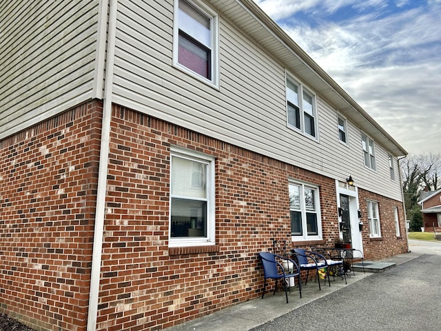 426 Walnut Ave SE, Roanoke, VA 24014 - view of side of home with brick siding