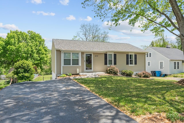 4575 Nelms Ln NE, Roanoke, VA 24019 - ranch-style home featuring a front yard and driveway
