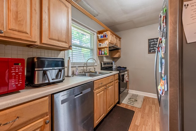 473 Hemlock Rd, Salem, VA 24153 - kitchen featuring appliances with stainless steel finishes, tasteful backsplash, light wood finished floors, and light countertops