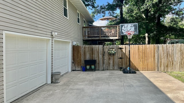 240 N Broadview Ct, Columbia, MO 65201 - garage featuring driveway