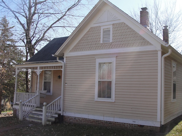 view of front of property with covered porch