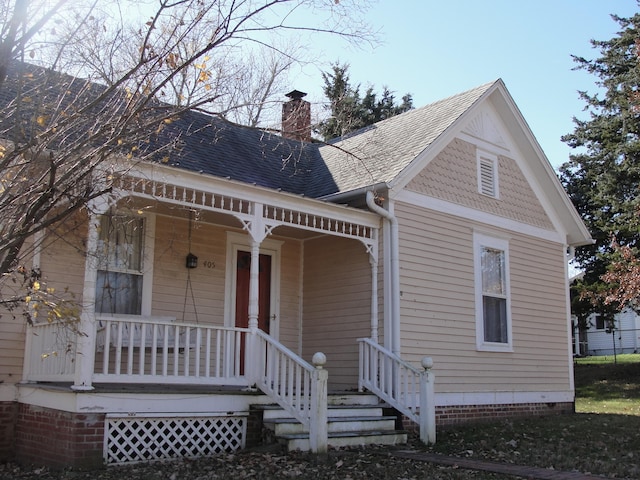 view of front facade with covered porch