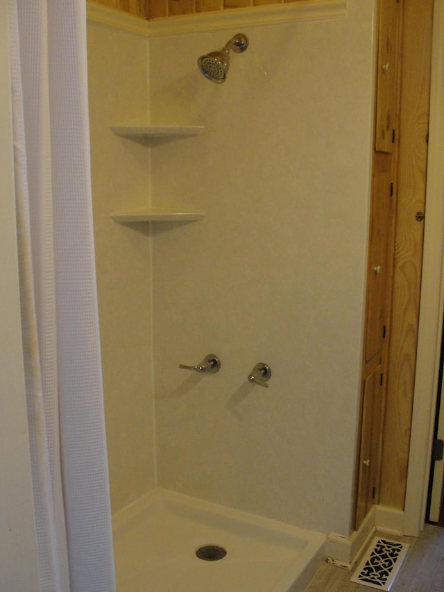 bathroom with curtained shower and hardwood / wood-style floors