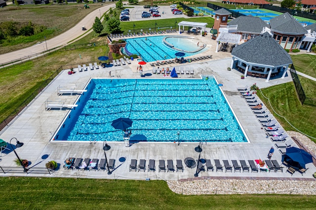 view of swimming pool with a lawn