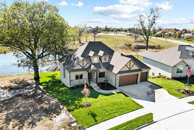 view of front of house featuring a front lawn and a garage