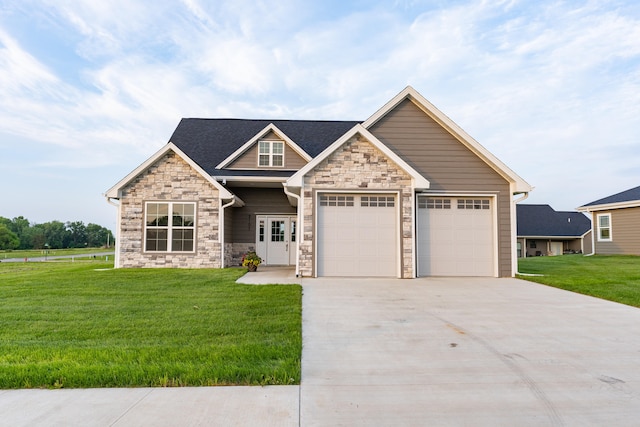 craftsman-style house featuring a front lawn