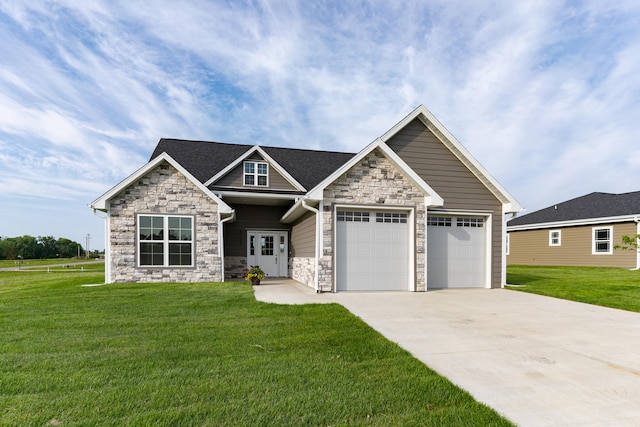 craftsman-style house featuring a front yard