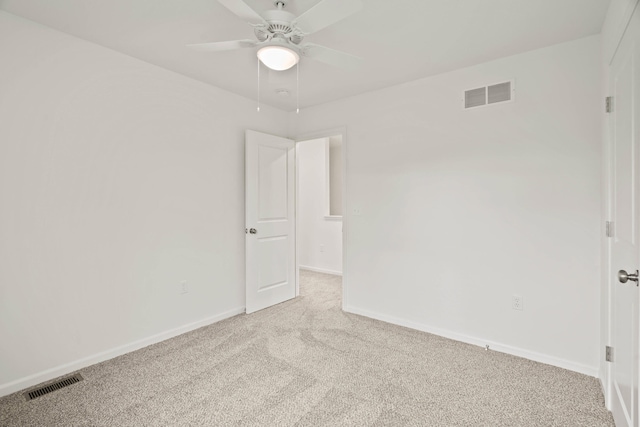 carpeted empty room featuring ceiling fan