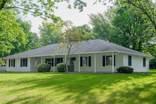 ranch-style house featuring a front lawn