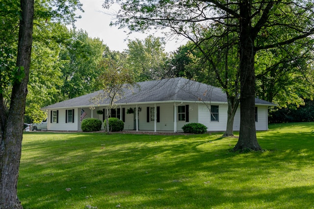 single story home featuring a front yard