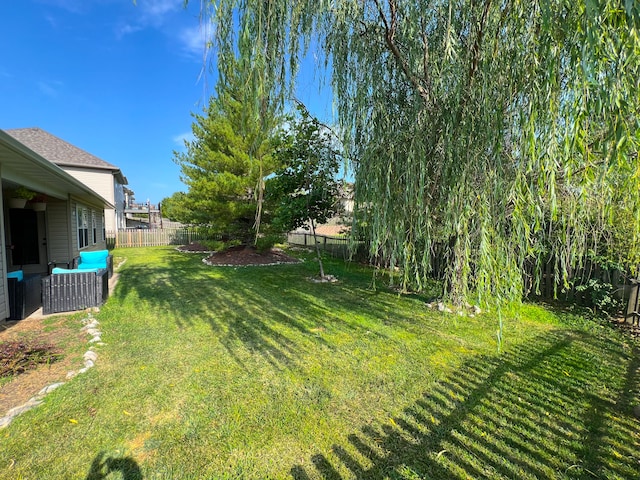 view of yard with an outdoor hangout area