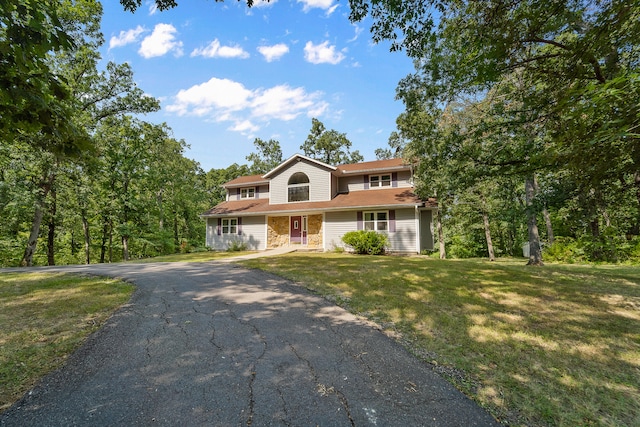 view of front of house with a front yard