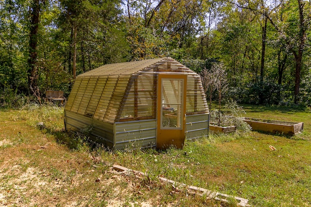 view of greenhouse featuring a garden