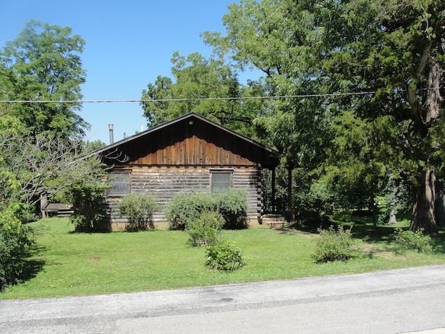 exterior space featuring a lawn