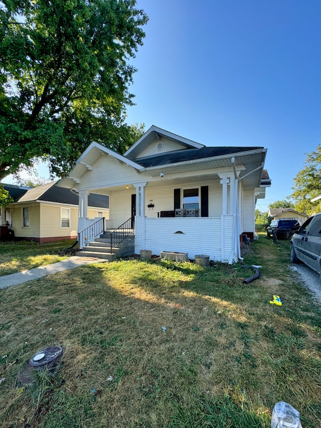 view of front facade with a porch and a front lawn