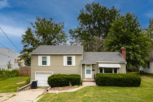 view of front of home featuring a front lawn and a garage