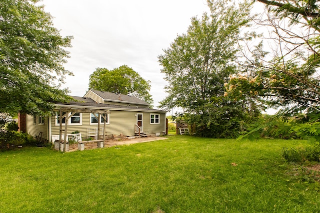 view of yard featuring a patio area