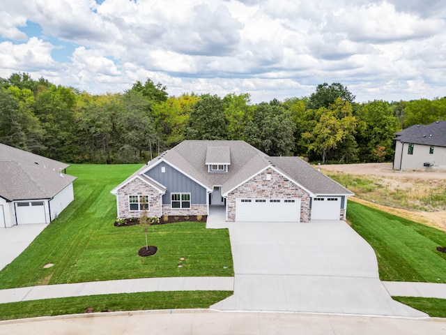 view of front of property featuring a front yard and a garage