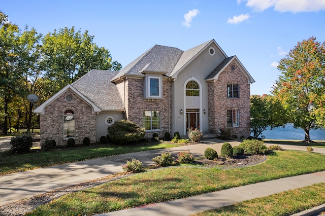 front facade featuring a front lawn