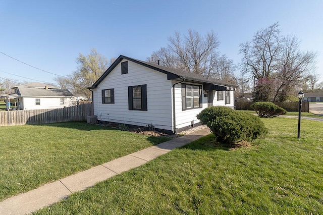 view of front of property with a front lawn