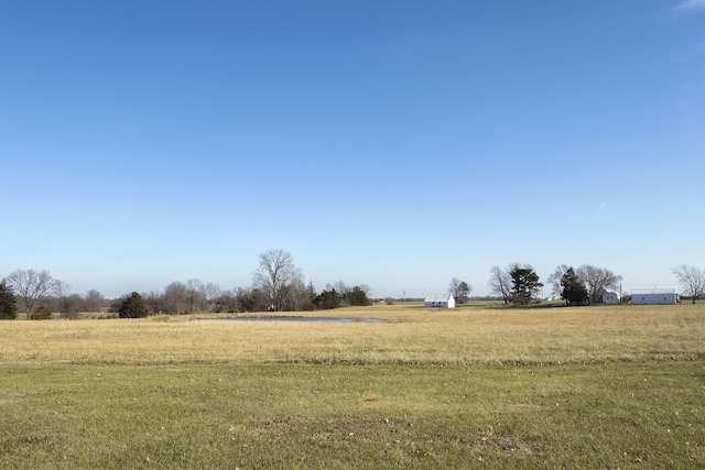 view of yard featuring a rural view