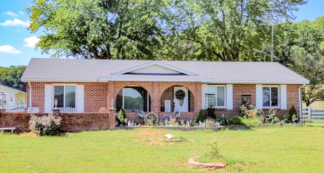 view of front facade with a front yard