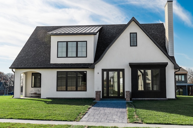 view of front facade featuring a front yard