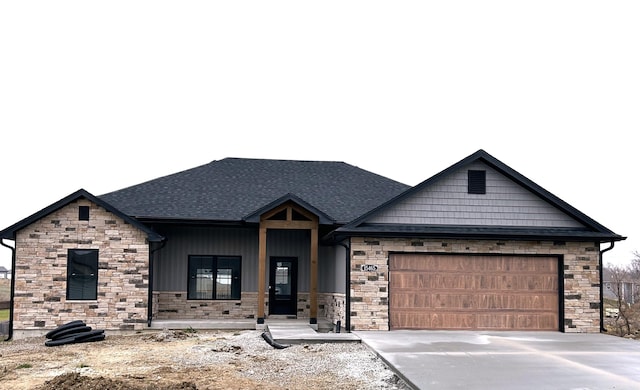 view of front of house with covered porch and a garage