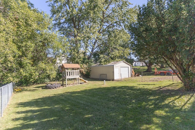 view of yard with a storage shed