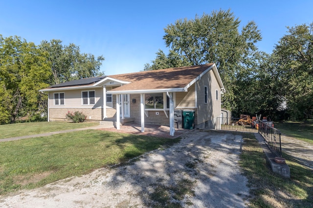 ranch-style house featuring a front lawn