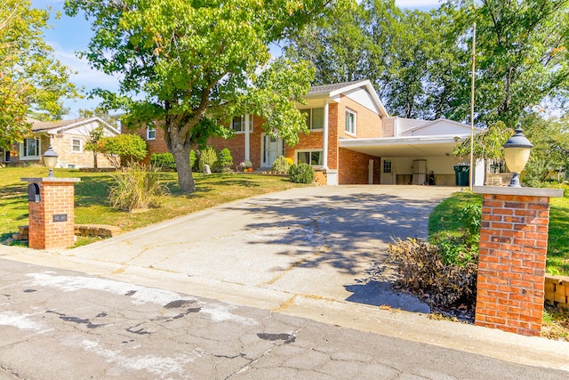 view of front facade featuring a front lawn and a carport