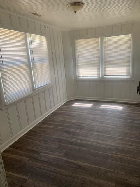 spare room featuring dark wood-type flooring