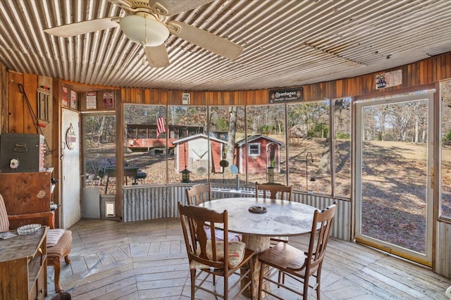 sunroom / solarium featuring ceiling fan