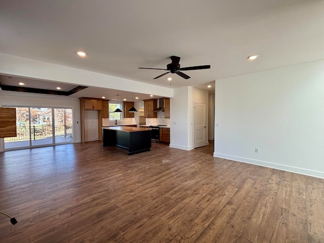 unfurnished living room with recessed lighting, dark wood-style flooring, ceiling fan, and baseboards