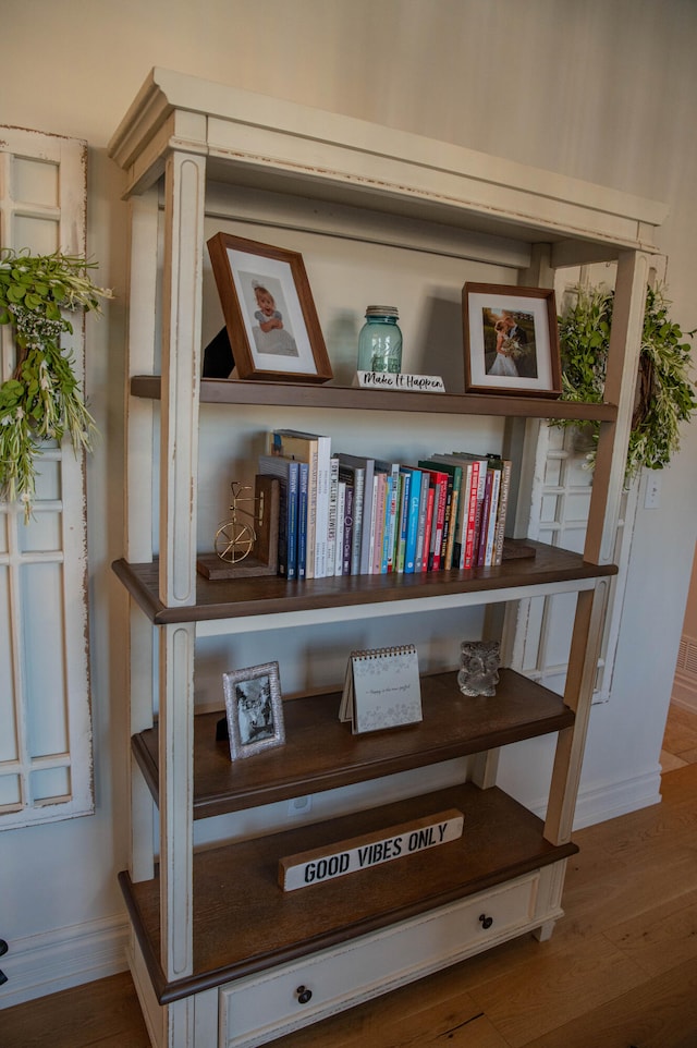 details featuring hardwood / wood-style flooring