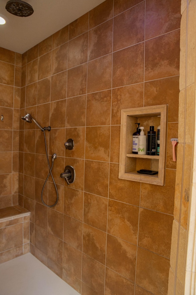 bathroom featuring a tile shower