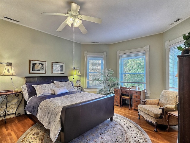 bedroom featuring a textured ceiling, hardwood / wood-style flooring, and ceiling fan