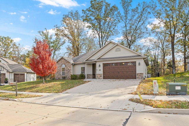 view of front facade featuring a garage and a front yard