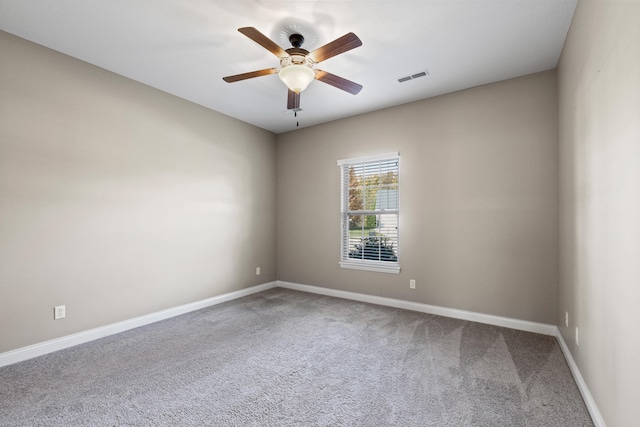 carpeted empty room featuring ceiling fan