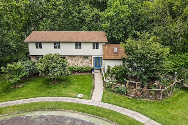 view of front of house featuring a front lawn