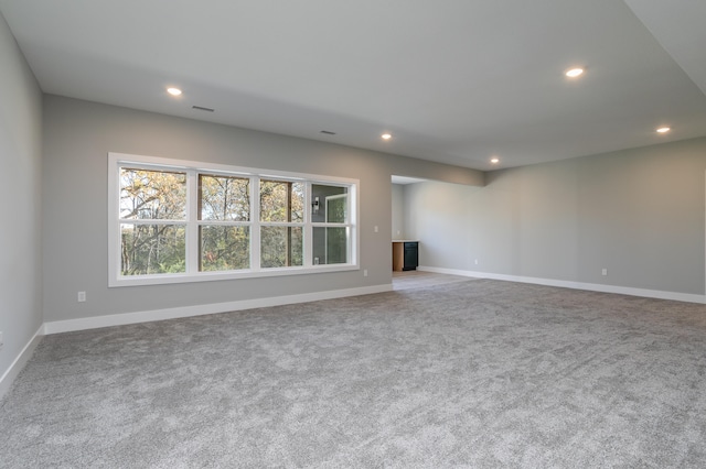 spare room featuring carpet floors