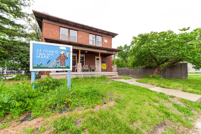 view of front of property with a front lawn and covered porch