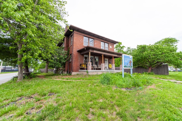 view of front facade featuring a front yard and covered porch