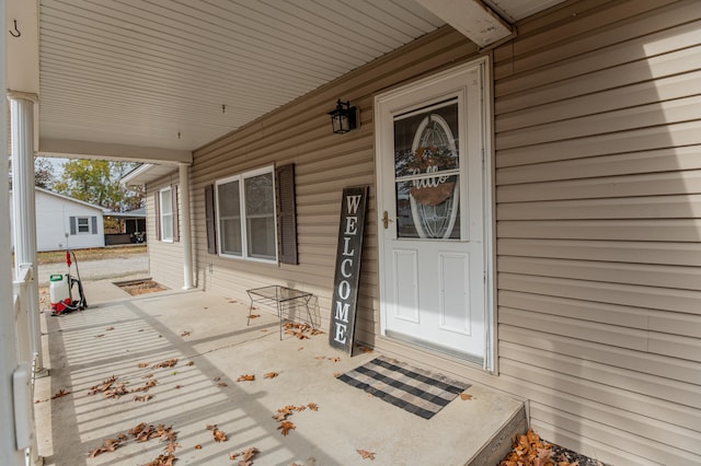 property entrance with covered porch