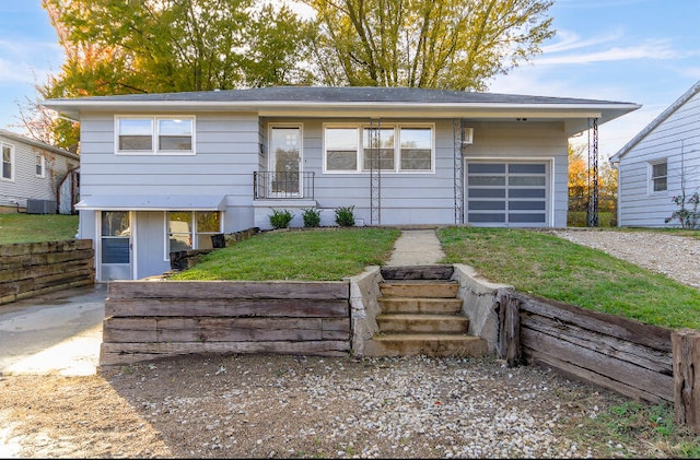 view of front of home featuring a front yard