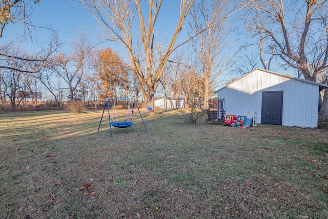 view of yard featuring a shed