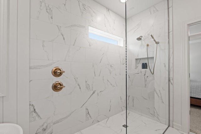 bathroom featuring a tile shower