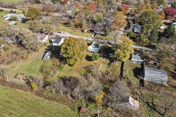 201 N Evans St, Armstrong, MO 65230 - aerial view of property and surrounding area